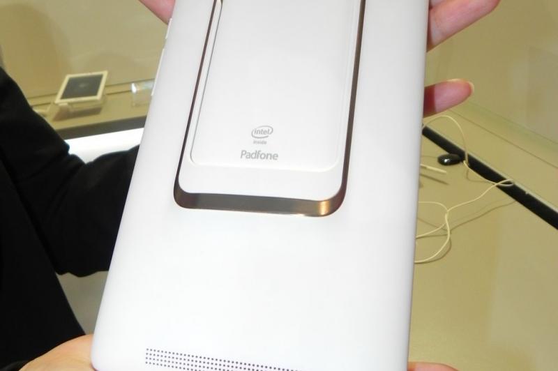 ASUS PadFone Mini (Intel) hands on preview: Padfone-ul pentru publicul de masă, noul Zen UI cucerește (Retro MWC 2014 - Video): dscn5088jpg.jpg