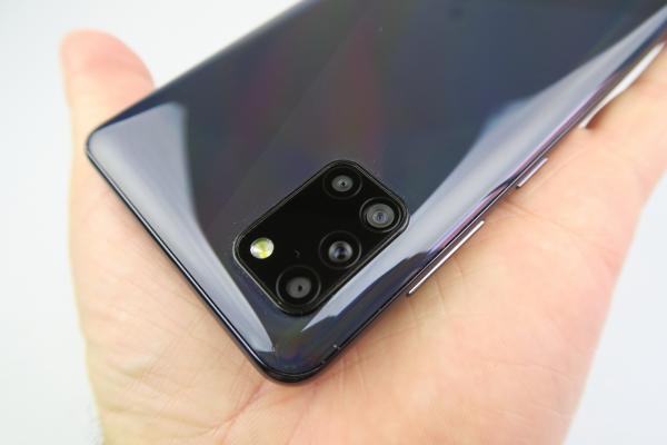 Samsung Galaxy A31: Design tipic Galaxy A 2020, cu Glasstic