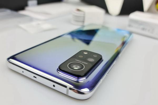 Xiaomi Mi 10T Pro 5G Unboxing: Flagship-ul Xiaomi de toamnă aduce în mainstream ecranul de 144 Hz (Video)