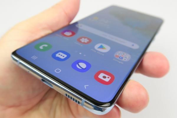 Samsung oferă actualizarea de securitate pentru noiembrie 2020 pe telefoanele Galaxy S10, S20, Note 10 și Note 20