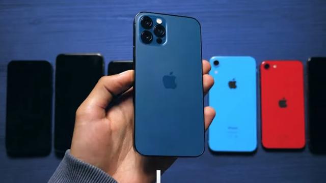 <b>iPhone 12 și iPhone Pro supuse la teste de baterie în faţa camerei; Cum stau faţă de iPhone 11, 11 Pro? (Video)</b>S-a discutat mult în ultimele zile despre autonomia lui iPhone 12 şi iPhone 12 Pro, telefoanele fiind puse în vânzare vineri. Acum avem şi o comparaţie/test de autonomie realizată în faţa camerei