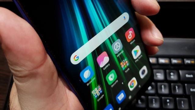 <b>Varianta globală a lui Redmi Note 8T primește actualizarea la MIUI 12, bazată pe Android 10; Telefonul costă acum doar 569 lei!</b>În ultimele zile Redmi Note 8T a atras atenția multora aflați în căutarea unui nou smartphone, asta prin prisma prețului de doar 569 lei practicat de către Flanco.ro, ofertă încă valabilă aici. Este vorba despre varianta 