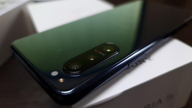 <b>Divizia mobilă Sony Xperia rămâne pe linia de plutire în trimestrul 3 din 2020; Fără scăderi la capitolul vânzări după un deceniu</b>A trecut ceva timp de la ultimele vești pozitive în ceea ce privește divizia mobilă Sony Xperia, dar iată că astăzi ele sosesc. Prin intermediul unor informații ajunse online descoperim că pentru prima oară 