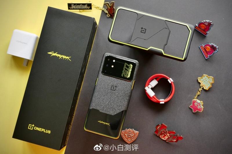 OnePlus 8T Cyberpunk 2077 Edition - Fotografii oficiale: OnePlus-8T-Cyberpunk-2077_006.jpg