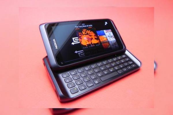 Review Nokia E7 - Mobilissimo vă aduce un nou capitol din istoria Symbian^3 În ziua lansării lui E7 În România!