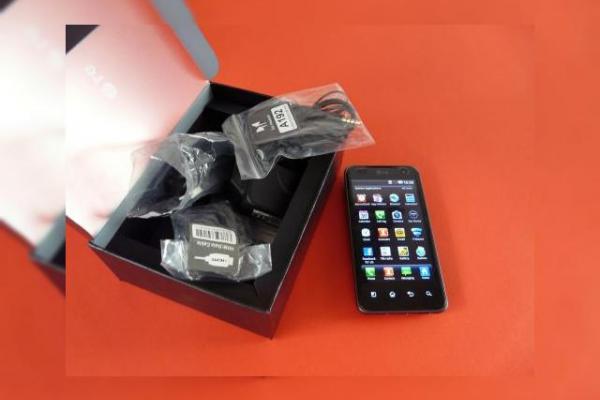Unboxing LG Optimus 2X - Mobilissimo.ro și primul nostru telefon dual core!