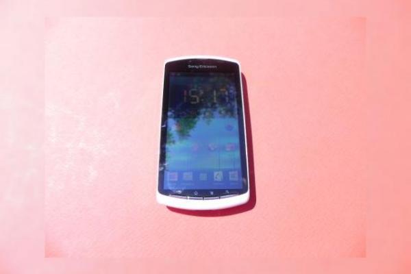 Xperia Play versus Samsung Galaxy S II, HTC Desire S și Nexus One - bătălia display-urilor
