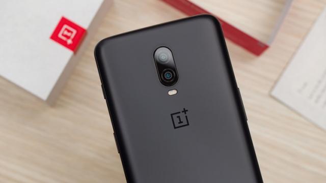 <b>OnePlus și-ar putea lansa primul smartphone 5G în primăvară; Luna mai ar putea fi luna debutului</b>La doar o zi distanță de la debutul lui OnePlus 6T McLaren Edition, un smartphone deosebit cu 10 GB RAM și încărcare rapidă la 30W iată că aflăm și detalii despre planurile companiei chineze referitoare la telefonul 5G pregătit. Până acum s-a