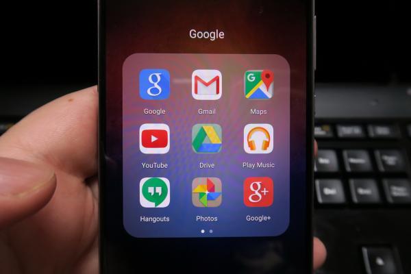 Huawei P9: OS, UI şi aplicaţii cu acelaşi EMUI cu mici actualizări și nişte bloatware la pachet