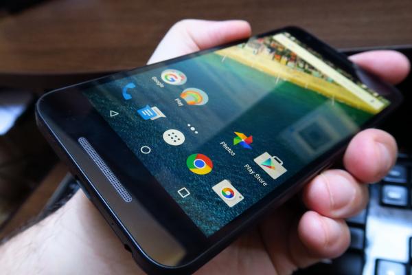 LG Nexus 5X - design ieftin şi neinspirat, dar ergonomic