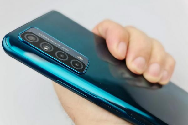 Huawei P smart 2021: Cameră bună de Night Mode şi filmare selfie