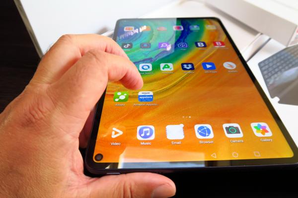Huawei MatePad Pro: OS, UI, aplicaţii + accesoriile duc productivitatea la un nou nivel