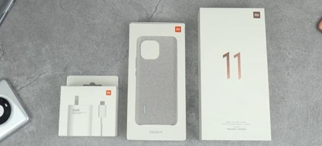 Xiaomi le oferă cumpărătorilor de Xiaomi Mi 11 posibilitatea de a adăuga un încărcător gratuit la comanda telefonului