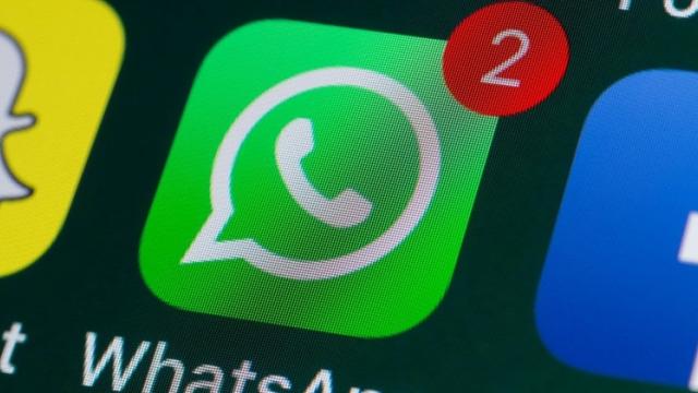 <b>Milioane de telefoane nu vor mai putea rula WhatsApp de la 1 ianuarie 2021; E vorba despre modele mai vechi</b>Mulţi aşteaptă cu nerăbdare ziua de 1 ianuarie 2021 pentru a scăpa de un an nefast, dar acea zi aduce şi capătul de linie pentru o serie de telefoane, la capitolul suport WhatsApp. Şi nu sunt puţine! Vorbim despre milioane, dacă nu chiar zeci de milioane