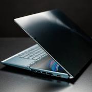 Prezentare ASUS ZenBook Pro Duo 15 OLED UX582: Un laptop ultraportabil cu două display-uri, procesor Intel Core i9 și grafică RTX