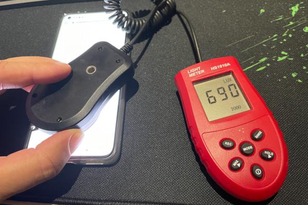 Luminozitate display Xiaomi Mi 11 Lite 5G și ecranul văzut la microscop