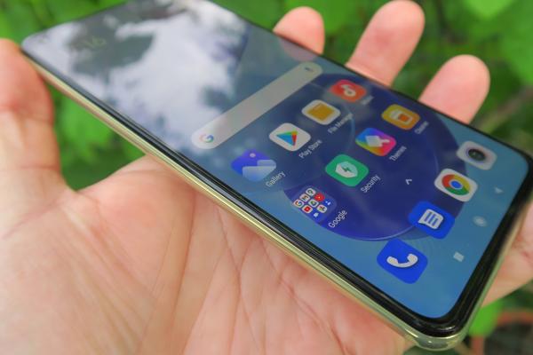 Xiaomi Mi 11 Lite 5G: Display-ul anului 2021 până acum pe telefoane midrange