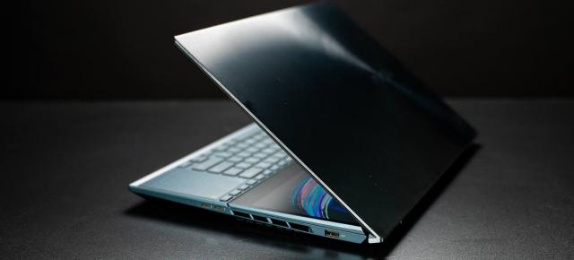 Prezentare ASUS ZenBook Pro Duo 15 OLED UX582: Un laptop ultraportabil cu două display-uri, procesor Intel Core i9 și grafică RTX