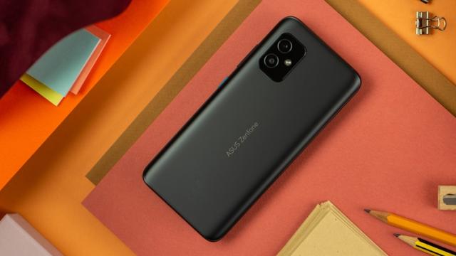 <b>eMAG oferă 10% extra reducere pentru o selecție de smartphone-uri populare: Zenfone 8 și iPhone 12 Mini se află pe listă</b>La început de săptămână aflăm via BF.ro despre o ofertă cu adevărat atractivă descoperită pe eMAG, aceasta fiind adresată unei selecții de smartphone-uri care se bucură de o extra reducere de 10% odată 