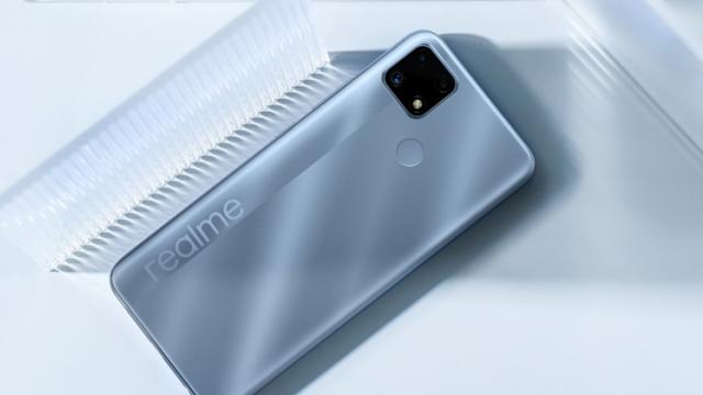 <b>Realme C25s devine oficial! Telefon de buget cu CPU MediaTek Helio G85 și baterie de 6000 mAh</b>Realme a anunțat astăzi un nou smartphone în India. Este vorba despre modelul Realme C25s, un telefon de buget cu ecran generos și dotări atractive pentru prețul său. Avem detalii despre acesta în rândurile de mai jos. Realme C25s are un display LCD