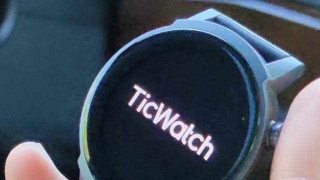 <b>TicWatch E3 va debuta oficial pe data de 16 iunie și este un smartwatch cu procesor Snapdragon Wear 4100 și Wear OS</b>Mobvoi este una dintre companiile care a reușit să se afirme pe piața smartwatch-urilor, asta după ce a lansat o serie de ceasuri inteligente foarte interesante din seria TicWatch. După ce în septembrie anul trecut anunța
