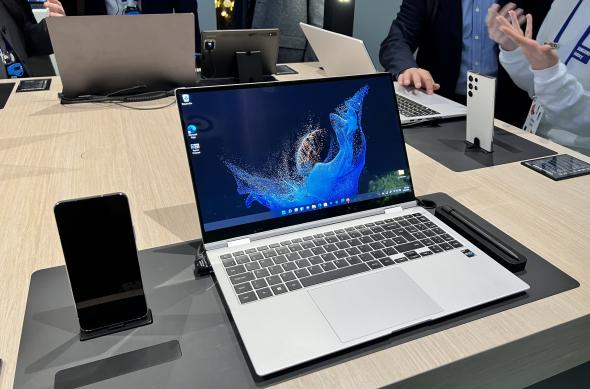 Fotografii hands-on Samsung Galaxy Book2 Pro 360: Galaxy-Book-2-360_02.jpg