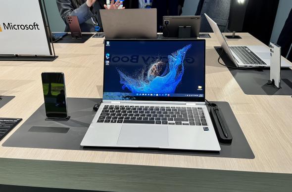 Fotografii hands-on Samsung Galaxy Book2 Pro 360: Galaxy-Book-2-360_04.jpg