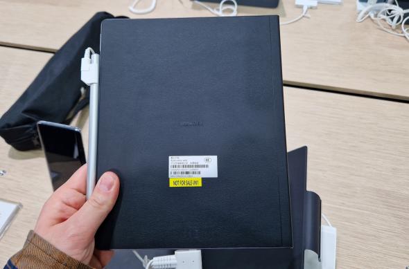 Huawei MatePad Paper - Fotografii Hands-On: HUAWEI-MatePad-Paper_006.jpg