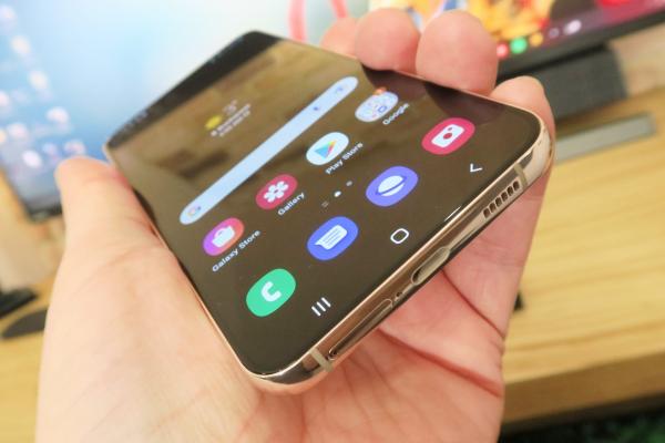 Samsung Galaxy S22+: Acustică stereo mai puţin impresionantă decât în alţi ani