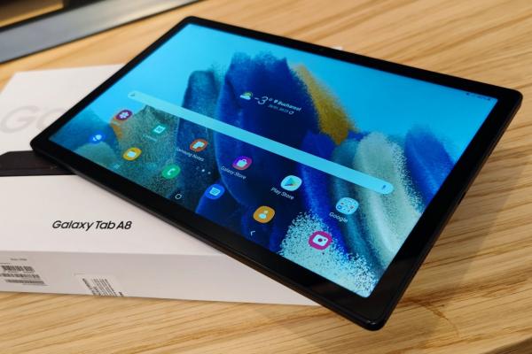 Samsung Galaxy Tab A8 10.5 2021: Design unibody metalic, care face faţă cerinţelor vremii