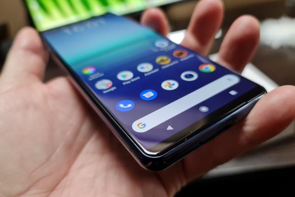 Sony Xperia 5 II primește Android 12, update care se livrează și în Europa