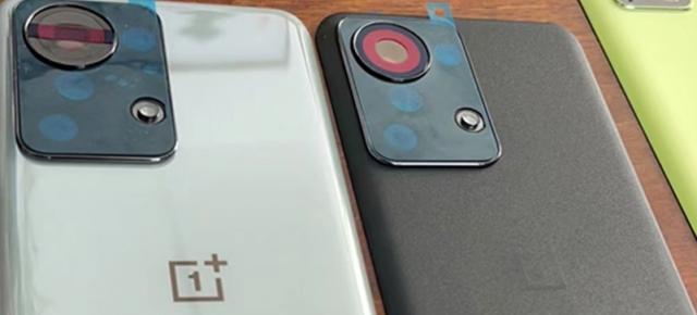 OnePlus 10 își face apariția într-o primă fotografie reală! Are design diferit față de varianta Pro și setup de camere atipic