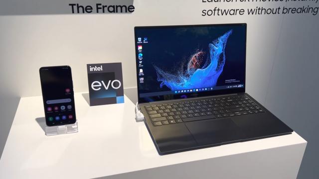 <b>MWC 2022: Samsung Galaxy Book2 Pro - Prezentare hands-on pentru un laptop ușor, cu display AMOLED și CPU Intel Core Gen 12 la interior</b>Samsung a adus la MWC 2022 laptopurile Galaxy Book2 Pro și Galaxy Book2 Pro 360. Sunt modele puternice, cu CPU-uri Intel Core i5 și i7 din generația a 12-a de la Intel, cu display-uri AMOLED și surprinzător de ușoare, după cum veți vedea și în video