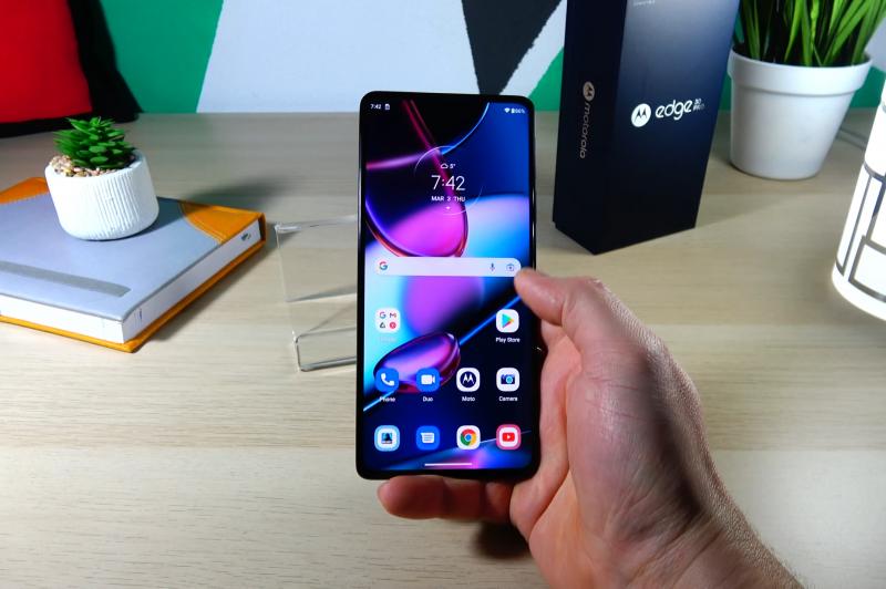 Motorola Edge 30 Pro 5G - Galerie foto Mobilissimo.ro: Motorola Edge 30 Pro 26.jpg