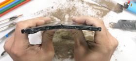 Ce îl strică pe Samsung Galaxy Z Fold 4? JerryRigEverything îl zgârie şi îndoaie într-un test de rezistenţă (Video)