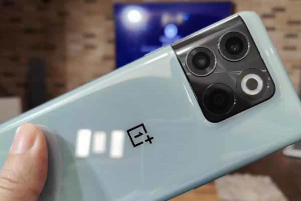 OnePlus 10T: Design de „vărul mai timid al lui OnePlus 10 Pro”