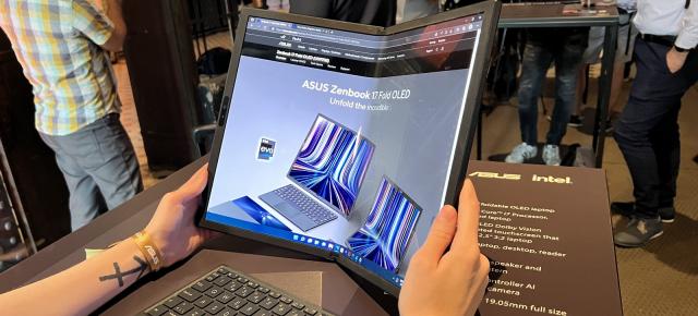 IFA 2022: ASUS Zenbook 17 Fold OLED prezentare Hands-On - Cel mai mare laptop cu display pliabil de pe piață