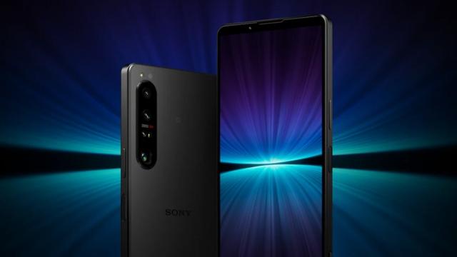 <b>Sony confirmă că pregătește un flagship compact! Noul Xperia 5 IV va sosi pe 1 septembrie</b>Sony urmează să dezvăluie o serie de flagship-uri de toamnă curând. Mai exact, în această săptamână, pe 1 septembrie, ar urma să fie prezentate modelele Xperia 1 IV, Xperia 5 IV, posibil și Xperia 10 IV, deși debutul ultimului model nu a fost neapărat