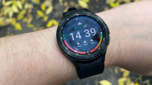 <b>Samsung Galaxy Watch4 primește actualizarea stabilă One UI Watch 4.5; Ce e nou?</b>Samsung lansa One UI Watch 4.5 în variantă Beta înainte ca noile ceasuri Galaxy Watch5 să debuteze. Evident, OS-ul era testat pe smartwatch-urile din seria Galaxy Watch4. Iată că la câteva luni distanță de la lansarea programului Beta, acesta s-a încheiat