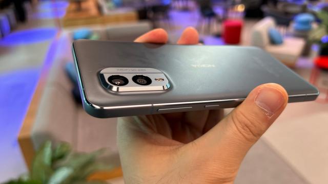 <b>IFA 2022: Nokia X30 5G Prezentare Hands-On - un suflu nou pentru HMD Global, ecran AMOLED, cameră cu OIS</b>Printre expozanții de la IFA 2022 s-au numărat și cei de la HMD Global care au venit la fața locului cu o serie de dispozitive interesante, printre care telefoane, o tabletă și o pereche de căști wireless. Dintre cele 3 telefoane anunțate