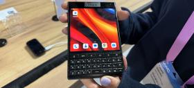 MWC 2026: Am fost la "învierea BlackBerry" prin telefonul cu tastatură QWERTY numit Unihertz Titan 2 Elite
