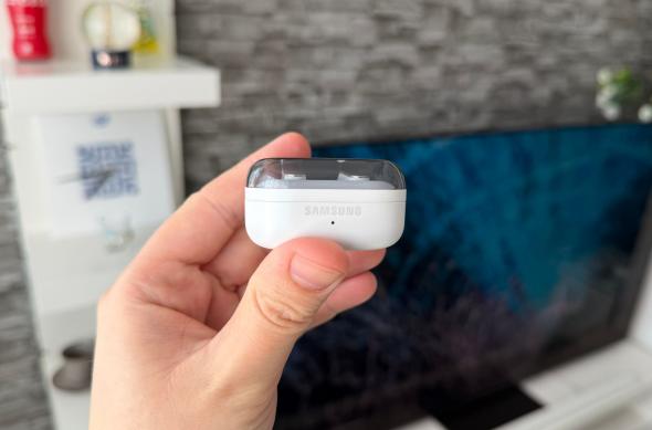 Samsung Galaxy Buds4 - Fotografii hands-on: Samsung-Galaxy-Buds4-Design_ (5).jpg