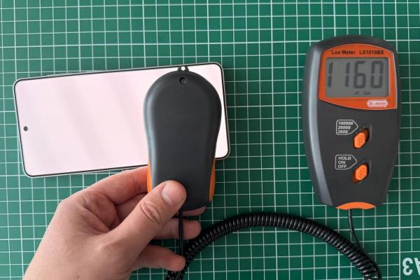 Samsung Galaxy S26+ - Test luminozitate