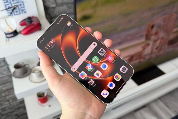 Xiaomi 17 Ultra: Display calibrat PRO, pentru a consuma capturile camerei monstru din spate