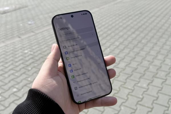 POCO X8 Pro: Display AMOLED luminos, compact, atractiv în special pentru gameri