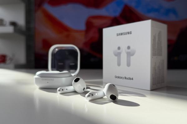 Samsung Galaxy Buds4 review: sunet energic, bas solid și multă personalitate pentru utilizatorii Android
