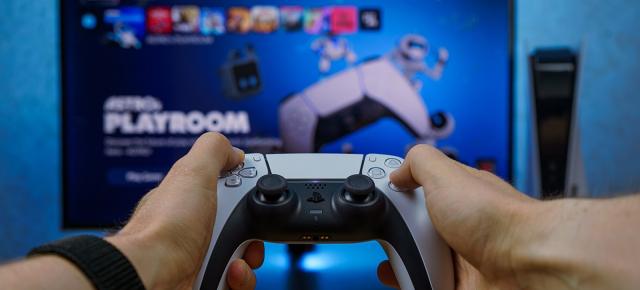 RESIGILATUL ZILEI #116: PlayStation 5 Digital Edition Slim – consolă next-gen cu SSD ultra-rapid și gaming 4K, acum într-o ofertă mai atractivă