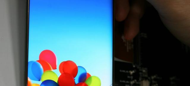 Producţia ecranelor AMOLED e acum mai ieftină decât cea a display-urilor LCD, deschizând calea către un viitor axat pe OLED