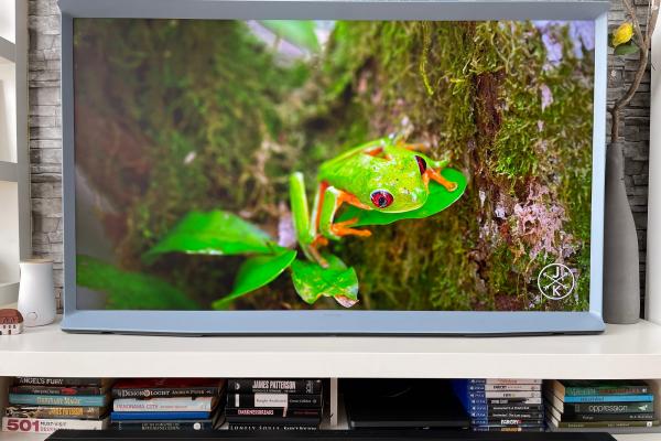 Samsung The Serif 2022 - Fotografii recenzie