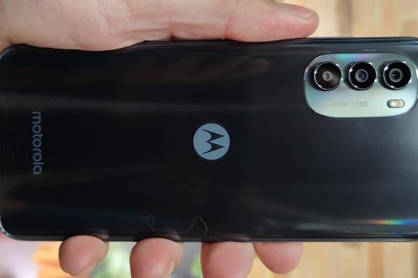 Motorola Moto G82 5G: Hardware midrange cu un plus la camera principală, ecran AMOLED